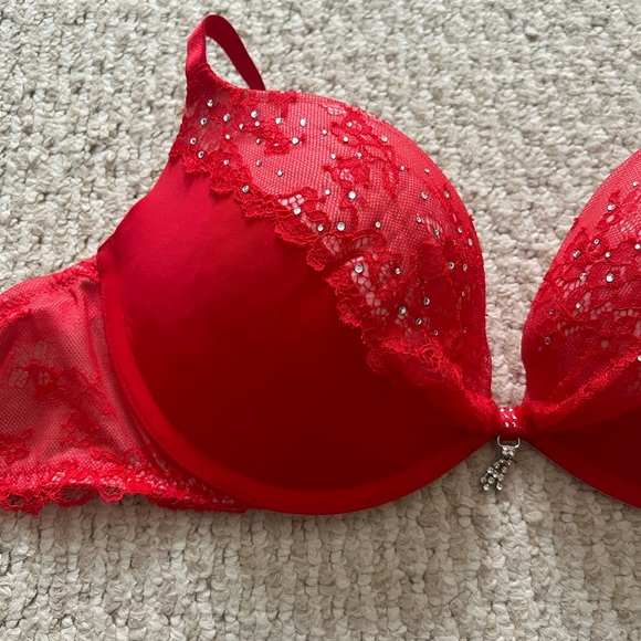 Brand New Victoria’s Secret 32DD Red Push-Up Bra - Picture 6 of 6